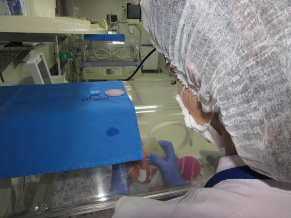 O estoque caiu nas últimas semanas e só dá para alimentar os bebês prematuros internados na UTI Neonatal por mais um dia